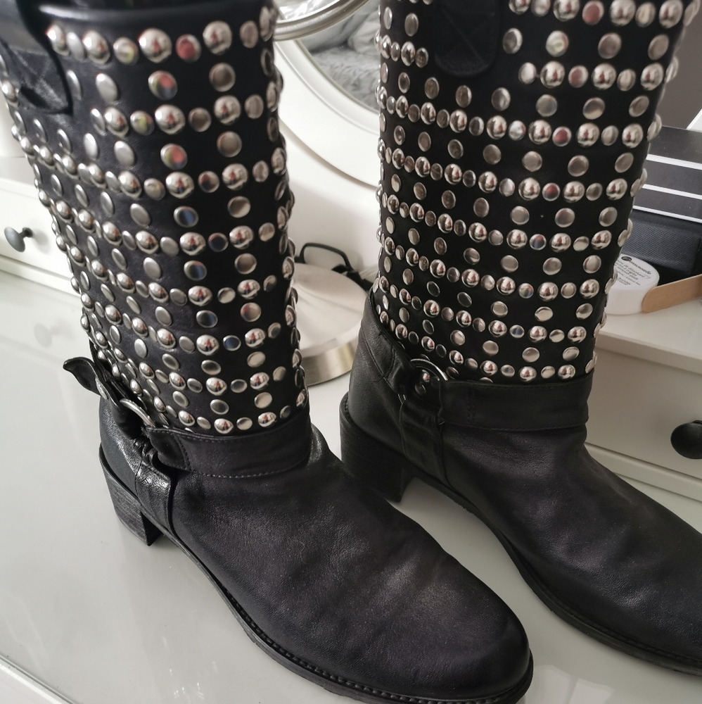 Stuart weitzman boots